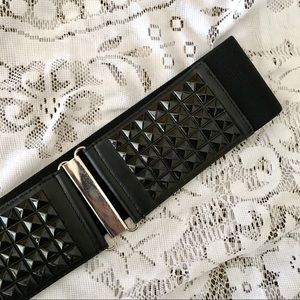 🌼 NWOT Black Studded Belt